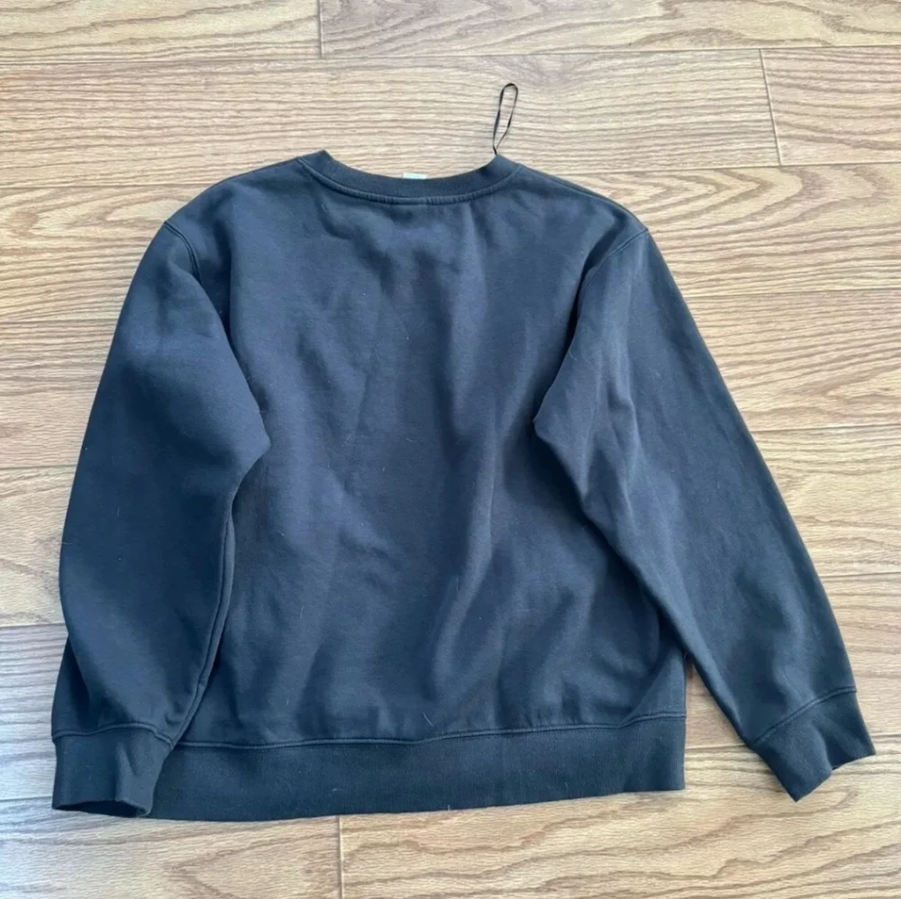 H&M Warner Bros Friends Embroidery Black Sweatshirt Size Medium - Picture 4 of 4